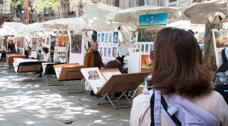 Private walking tour of the gothic quarter Barcelona.