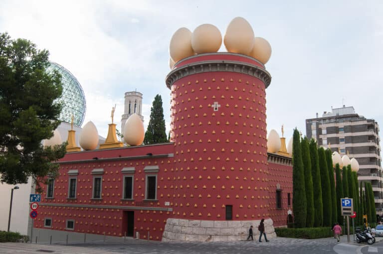 Private day trips to Dali and Figures from Barcelona.