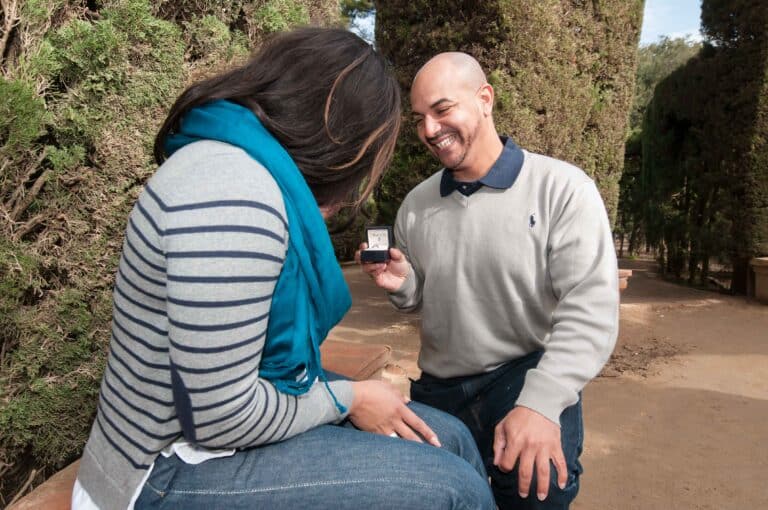 He is giving her the ring on this proposal photo shoot caught live at park del laborinto in Barcelona.