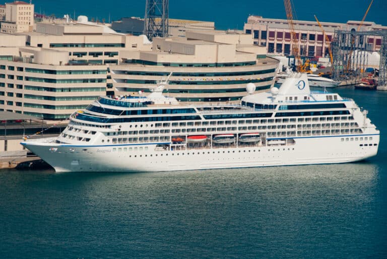 Private driving tour in Barcelona, port to port service.